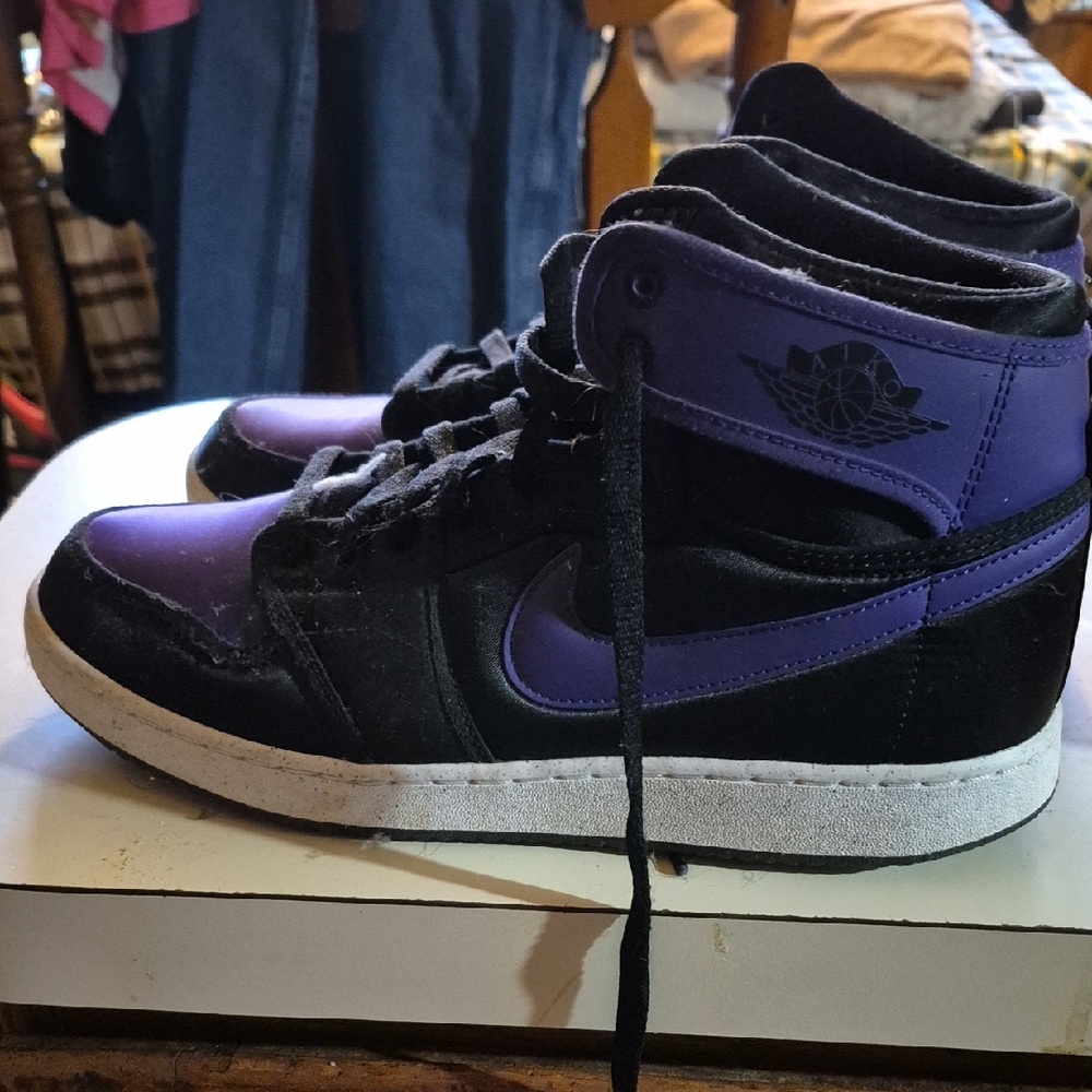 Nike Black and Purple Women's Sneakers